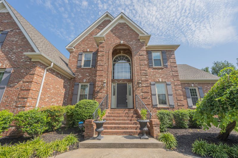 2220 Oakleigh Dr, Murfreesboro, TN 37129