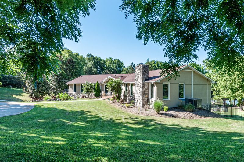 155 Bayshore Dr, Hendersonville, TN 37075