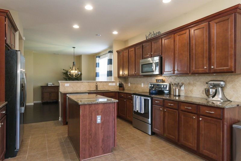 1700 Stonewater Dr, Hermitage, TN 37076