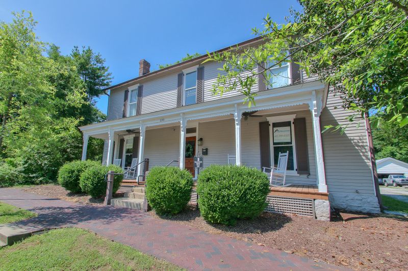 235 3rd Ave N, Franklin, TN 37064