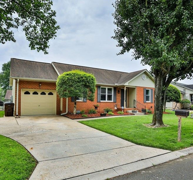 2121 Riverway Dr, Old Hickory, TN 37138