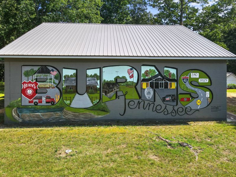 1425 Myatt Loop Rd, Burns, TN 37029