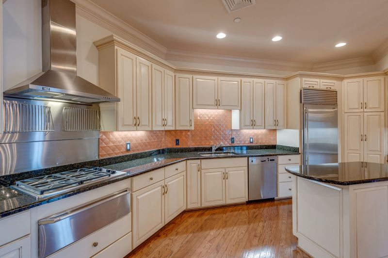 4000 W End Ave #404, Nashville, TN 37205