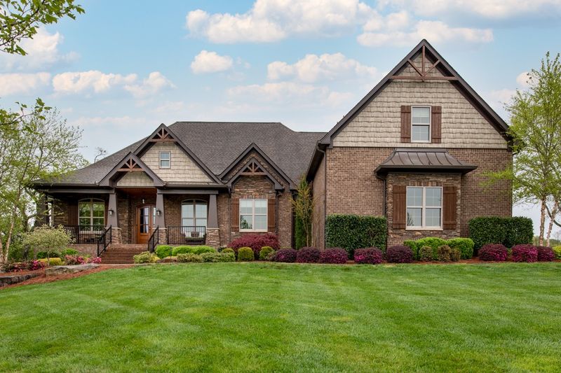 2186 Centerpoint Rd, Hendersonville, TN 37075