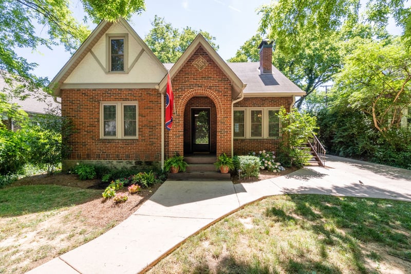 1802 Natchez Trce, Nashville, TN 37212
