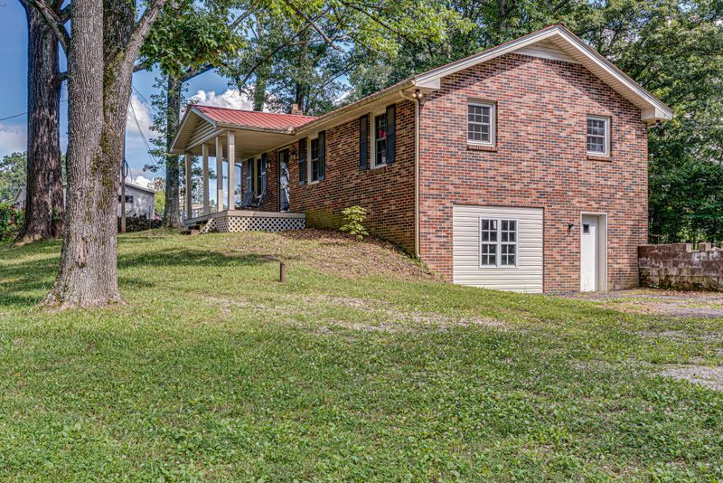 1260 Spencer Mill Rd, Burns, TN 37029