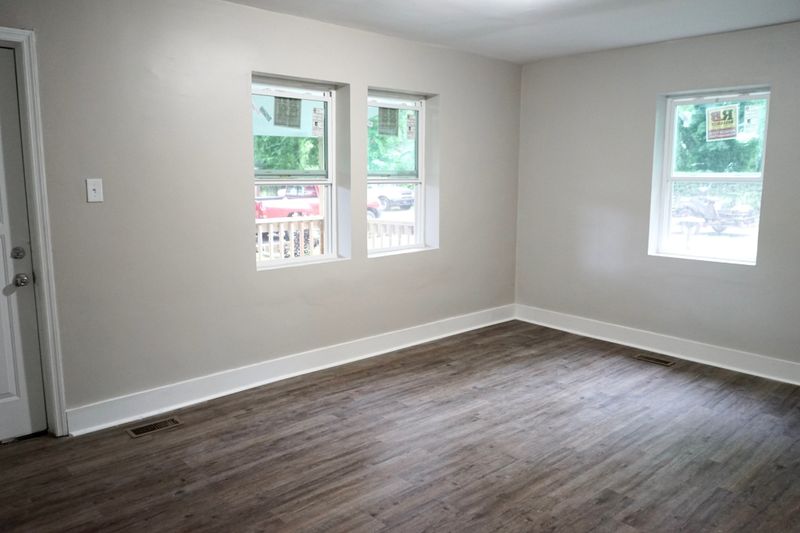 1905 Crestview Dr, Columbia, TN 38401