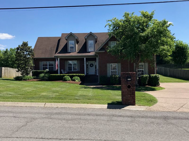 1016 Windsong Trl, Greenbrier, TN 37073