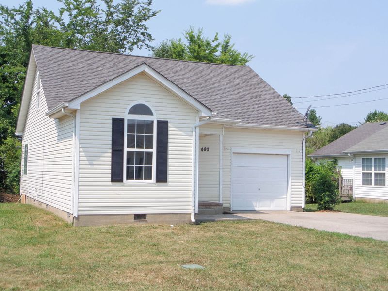 490 Cedar Park Cir, La Vergne, TN 37086