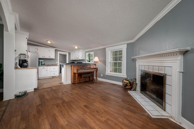 961 Pack Rd, White Bluff, TN 37187