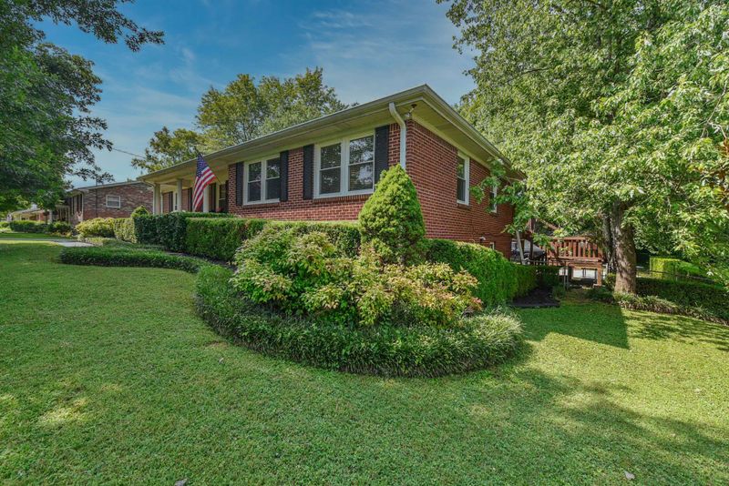 156 Oaks Dr, Gallatin, TN 37066