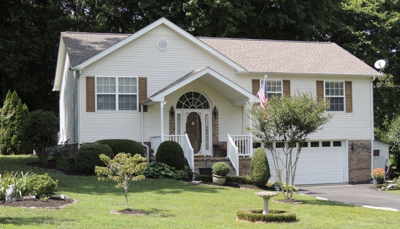 215 Danny Ct, Spring Hill, TN 37174