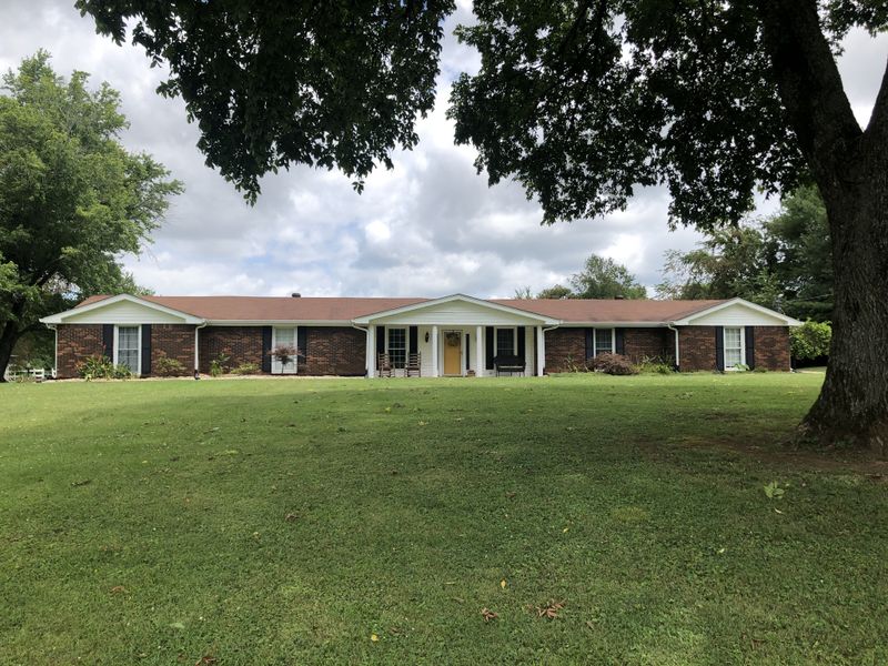 186 Volunteer Rd, Murfreesboro, TN 37128