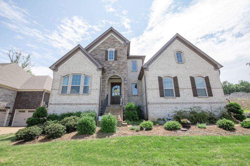 215 S Malayna Dr, Hendersonville, TN 37075