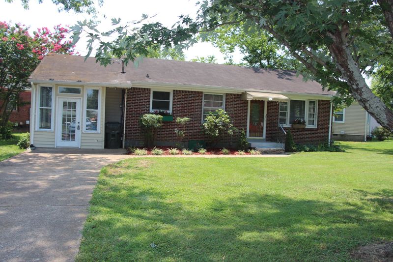 521 Bentley St, Gallatin, TN 37066
