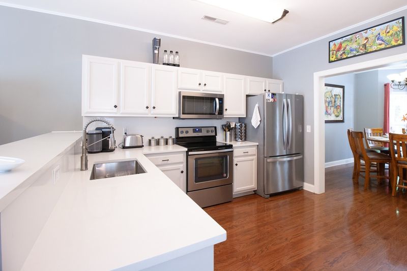 219 Rowlette Cir, Murfreesboro, TN 37127