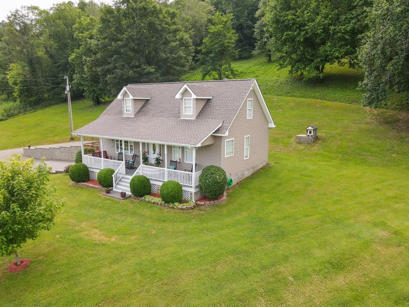 1914 Dr Robinson Rd, Spring Hill, TN 37174