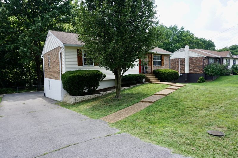 246 Sunny Acre Dr, Mount Juliet, TN 37122