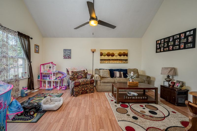 2718 Lincoya Dr, Murfreesboro, TN 37127