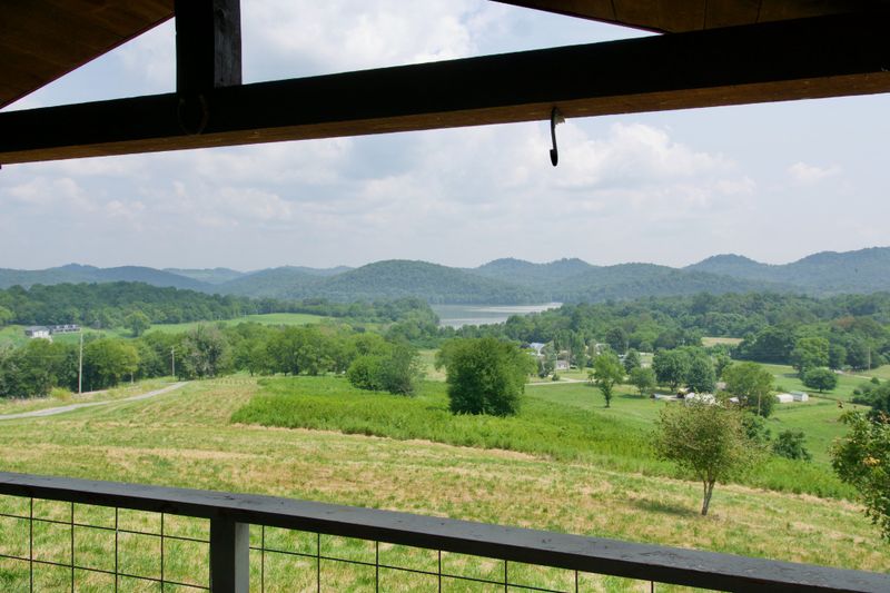 17 Preston Ln, Elmwood, TN 38560