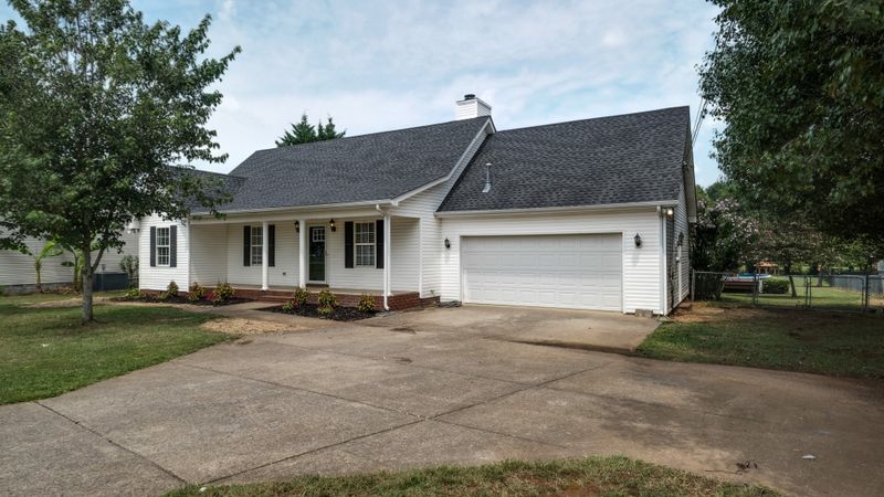 129 Ivanhoe Ct, Murfreesboro, TN 37127