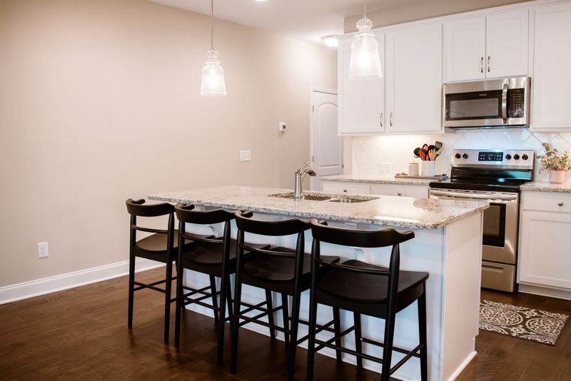 935 Cherry Grove Dr, Hendersonville, TN 37075