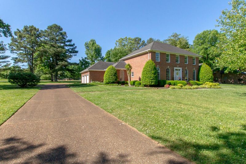 1515 Riverview Dr, Murfreesboro, TN 37129