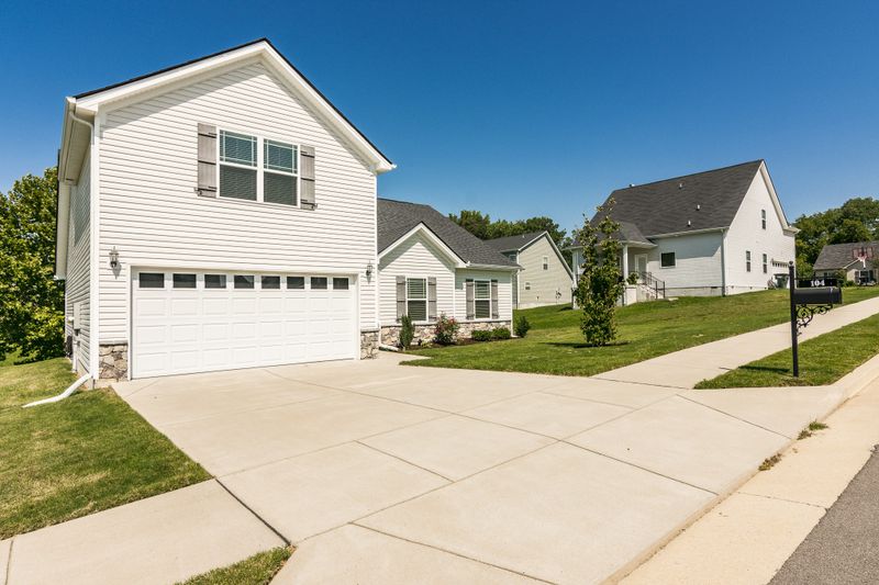 104 Dueler Dr, Hermitage, TN 37076