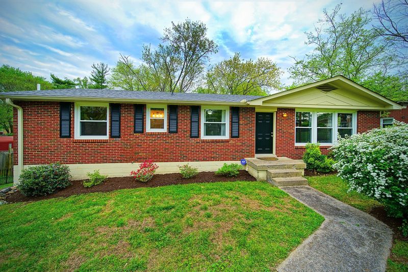 3811 Bonnacreek Dr, Hermitage, TN 37076
