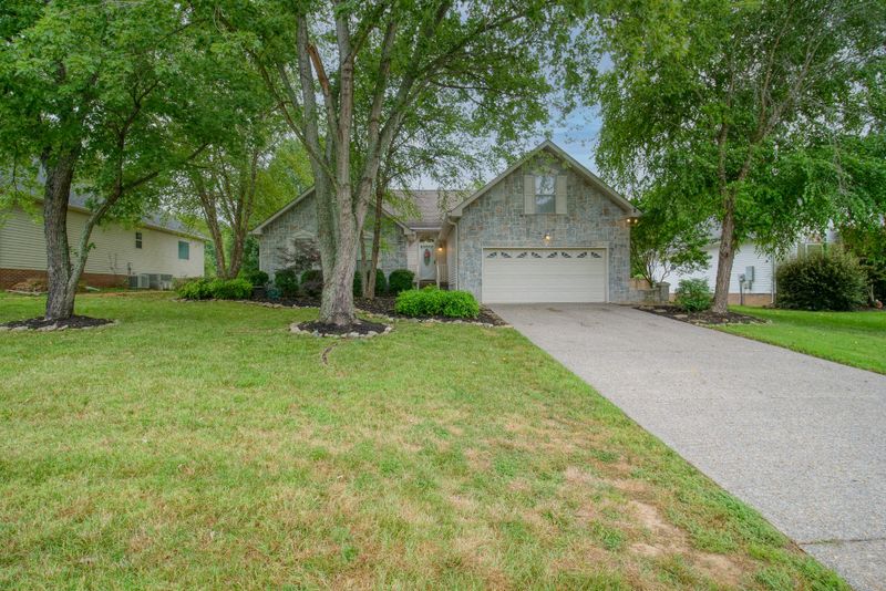 636 Bradford Dr, Gallatin, TN 37066