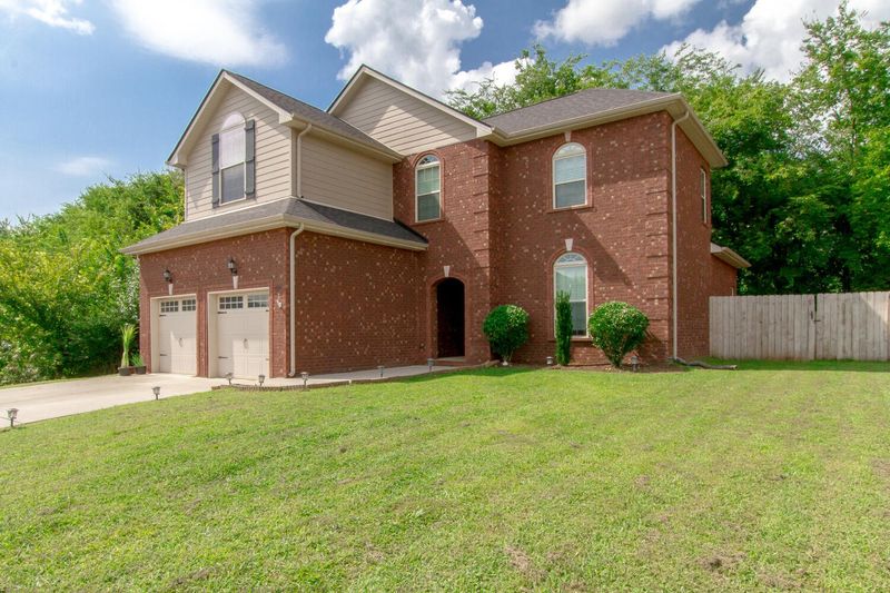 2839 Lightning Bug Dr, Murfreesboro, TN 37129