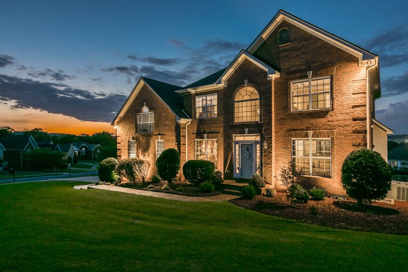 100 Cresthaven Ct, Hendersonville, TN 37075