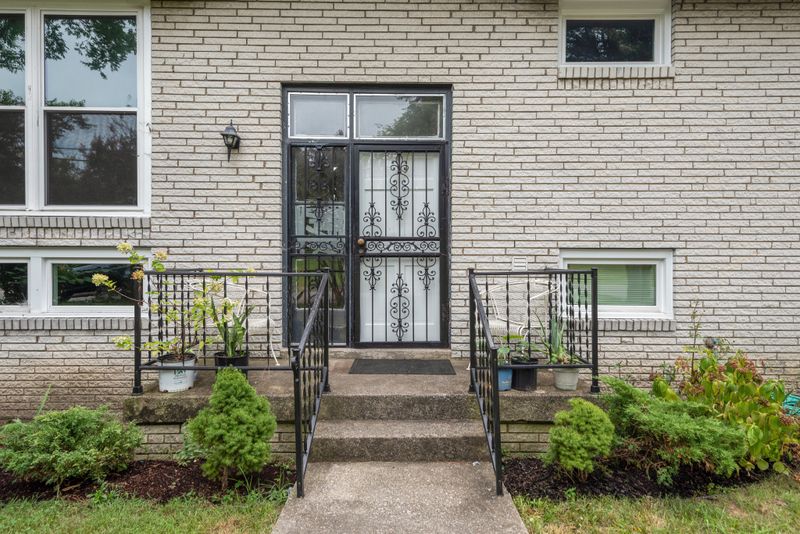 227 Eisenhower Dr, Nashville, TN 37211