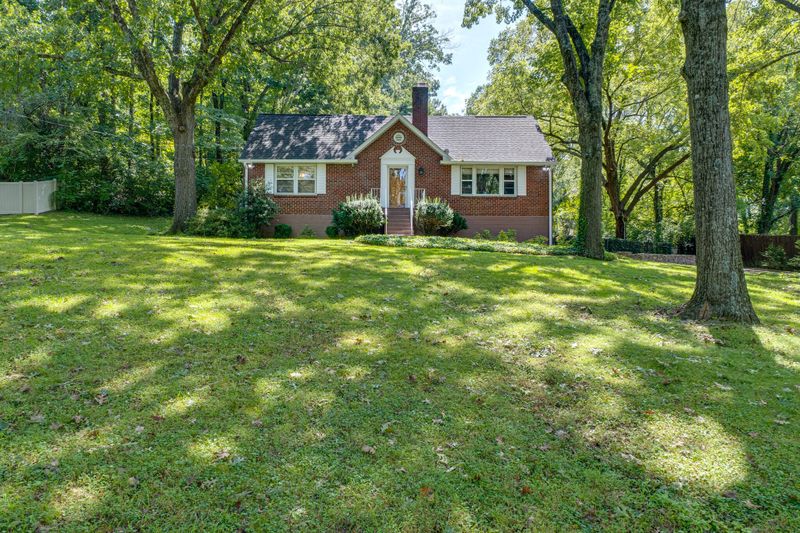 332 Pineway Dr, Nashville, TN 37217