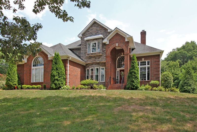 1002 Cherry Springs Dr, Cottontown, TN 37048