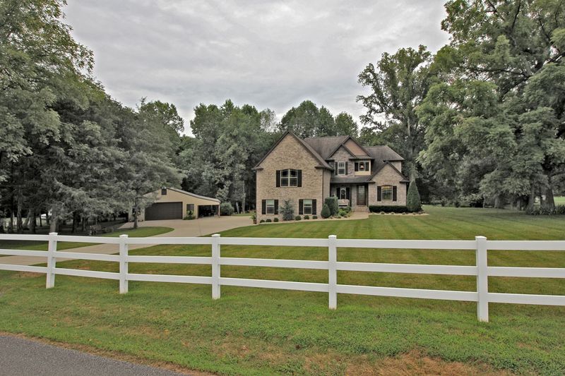 3371 N Mount Pleasant Rd, Greenbrier, TN 37073