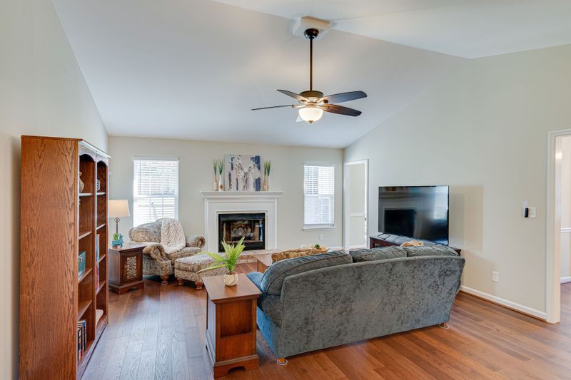 128 Middleboro Cir, Franklin, TN 37064