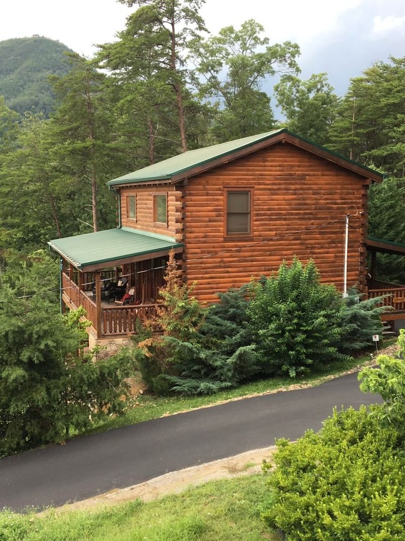 1730 Bluff Ridge Rd, Sevierville, TN 37876