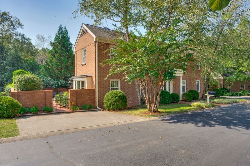 28 Foxhall Close, Nashville, TN 37215