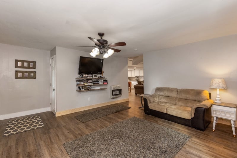 1012 Pleasant Valley Rd, Chapmansboro, TN 37035