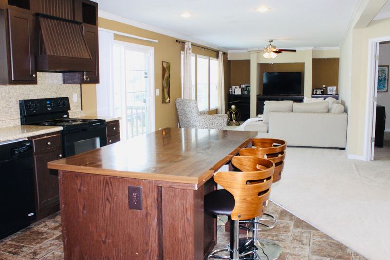 500 Shoreline Ln E, Antioch, TN 37013