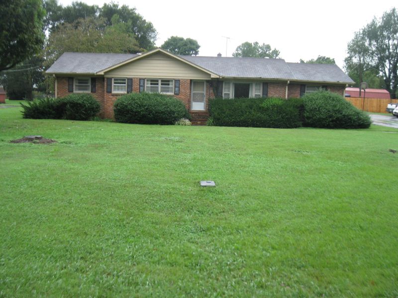 1003 Harris Dr, Gallatin, TN 37066