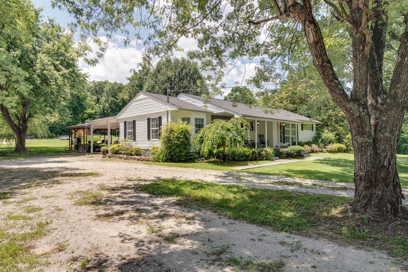 2600 Campbells Station Rd, Culleoka, TN 38451