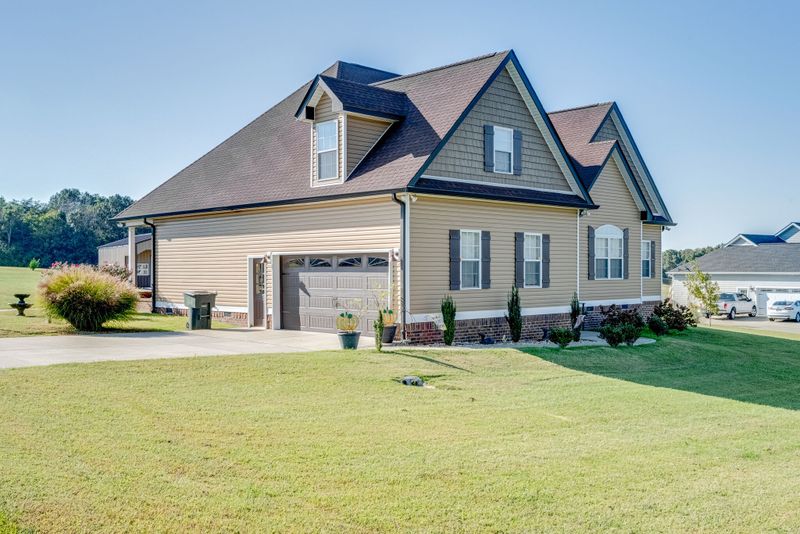 932 Goslin Branch Rd, Burns, TN 37029
