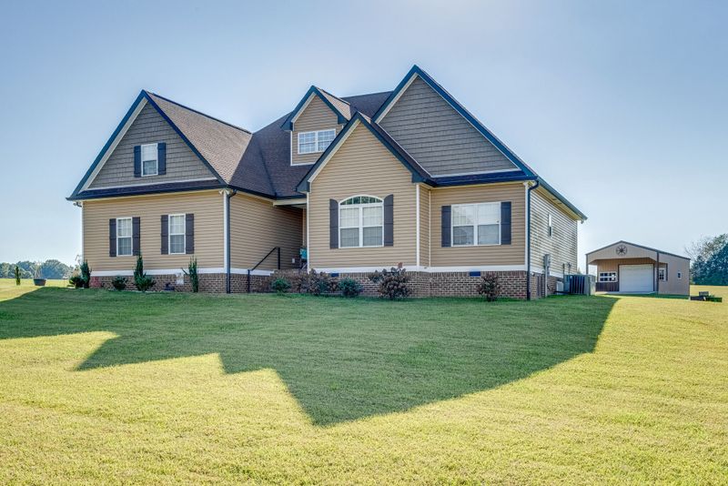 932 Goslin Branch Rd, Burns, TN 37029