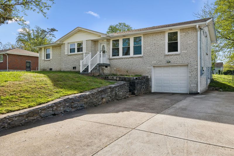 428 Glenpark Dr, Nashville, TN 37217