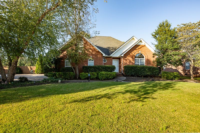 1910 Haynes Dr, Murfreesboro, TN 37129