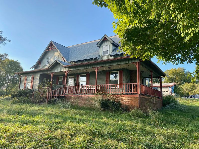 245 Chipman Rd, Bethpage, TN 37022