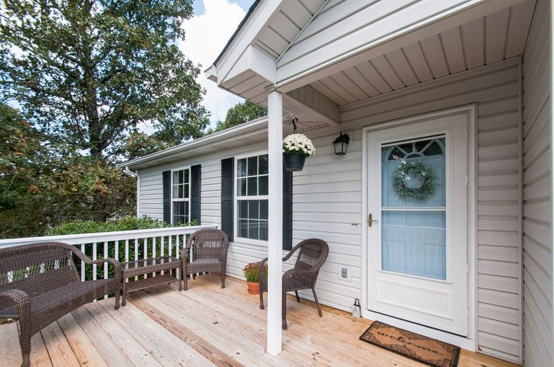 1061 Lewis Rd, Burns, TN 37029