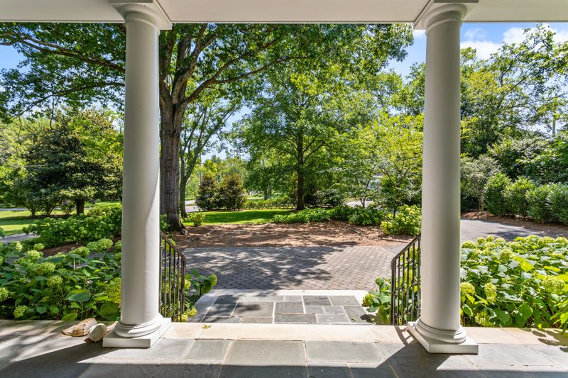 811 Lynnbrook Rd, Nashville, TN 37215